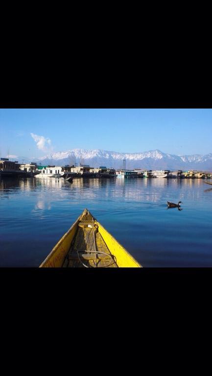 Houseboat Holiday Home Srīnagar Esterno foto